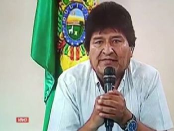 Evo Morales durante transmissão televisiva da renúncia - Reuters/Direitos Reservados
