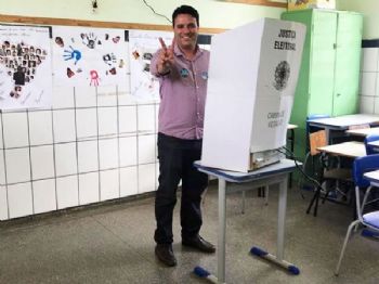 André Nezzi obteve 10.554 votos (87,95%) contra 1.446 votos (12,5%) de Elzo Cassaro