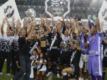Equipe vascaína comemorando vitória da Taça Guanabara (Foto: André Durão/GloboEsporte.com)