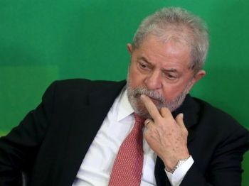 O ex-presidente Lula está preso desde sábado (7).