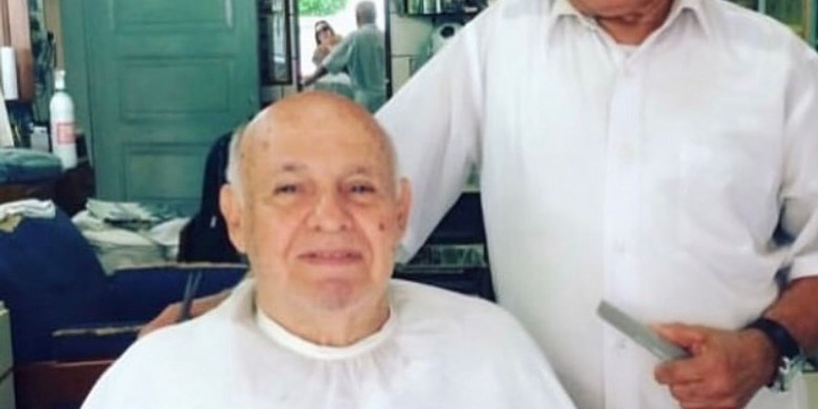 morre-o-barbeiro-que-moldou-o-topete-do-rei-pele
