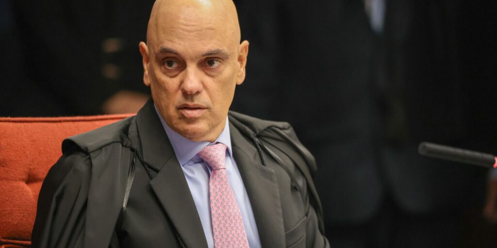 moraes-expede-mandado-de-soltura-que-autoriza-domiciliar-a-bolsonaro