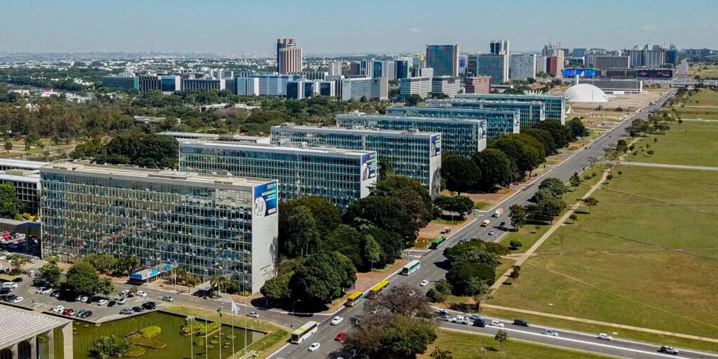 lei-reestrutura-carreiras-no-executivo-e-cria-mais-de-24-mil-cargos