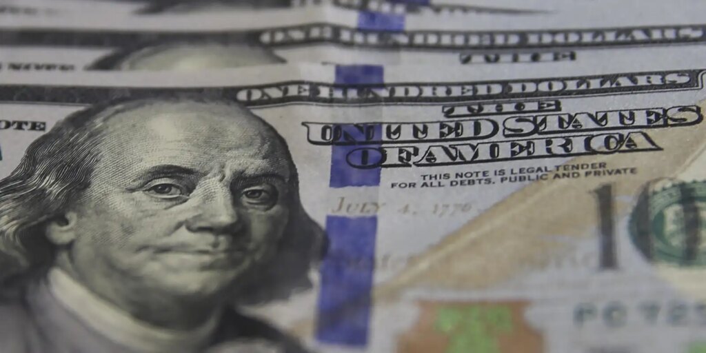 dolar-cai-a-r$-5,10-e-bolsa-bate-recorde-com-tregua-entre-eua-e-ira