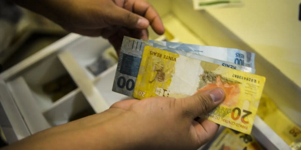 governo-propoe-salario-minimo-de-r$-1.717-em-2027