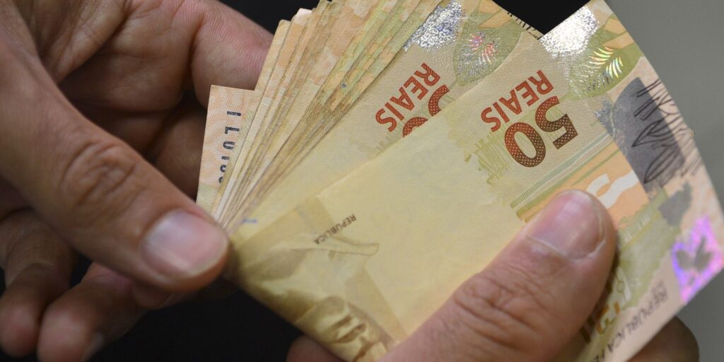 caixa-paga-bolsa-familia-a-beneficiarios-com-nis-de-final-8
