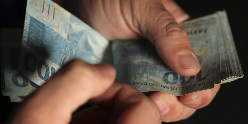 salario-medio-do-trabalhador-amplia-recorde-e-chega-a-r$-3.722