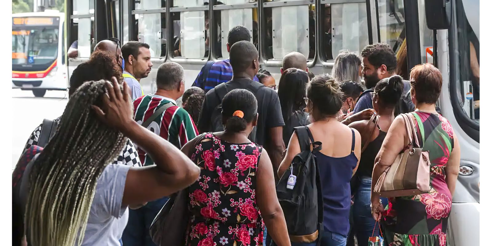 numero-de-pessoas-em-busca-de-emprego-ha-mais-de-dois-anos-cai-21,7%