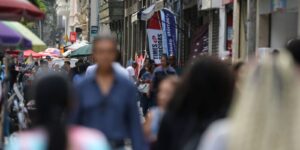 taxa-de-desemprego-de-pretos-e-55%-maior-que-a-de-brancos,-revela-ibge