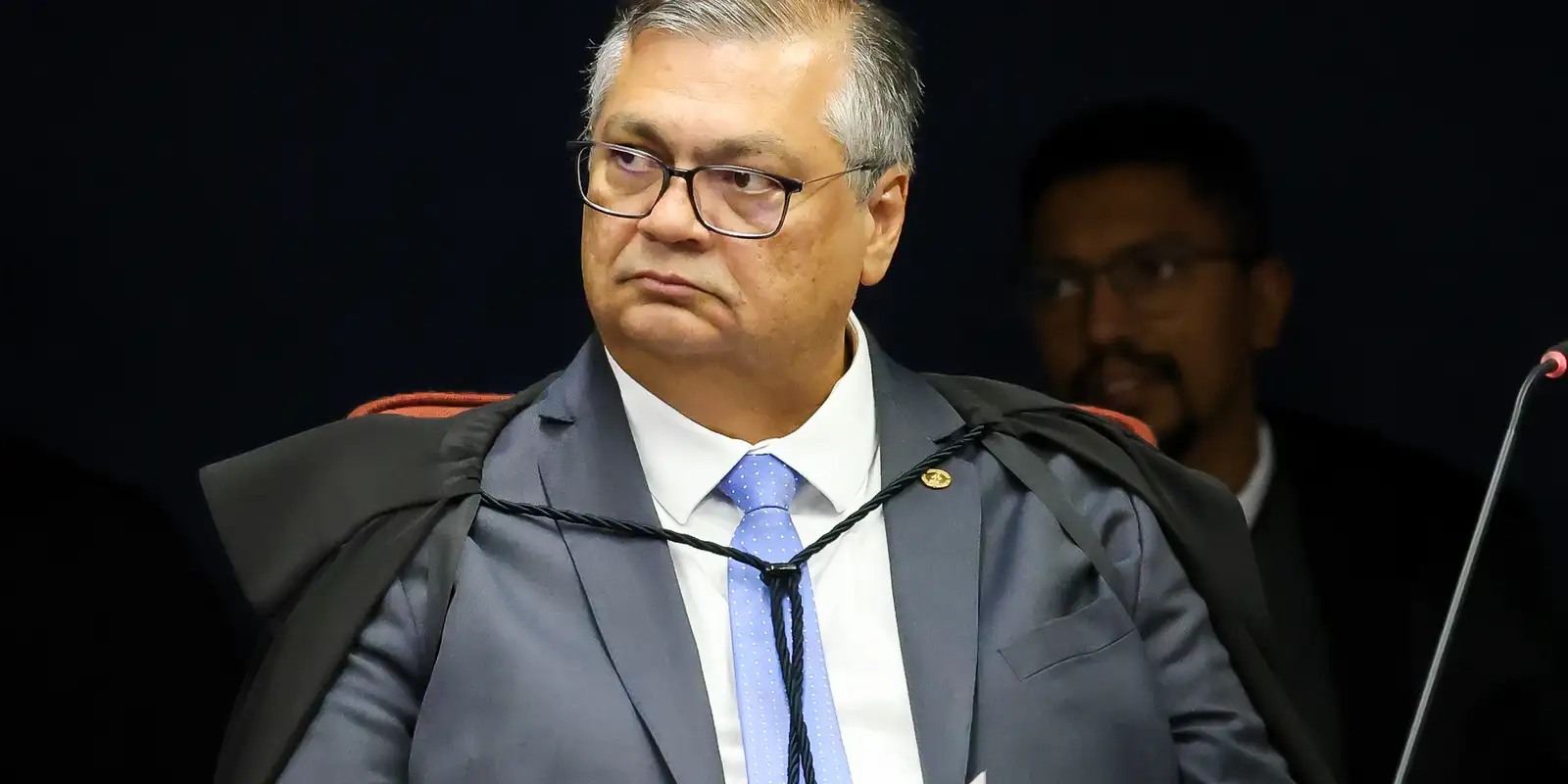 dino-da-10-dias-para-governo-mostrar-plano-de-combate-a-incendios