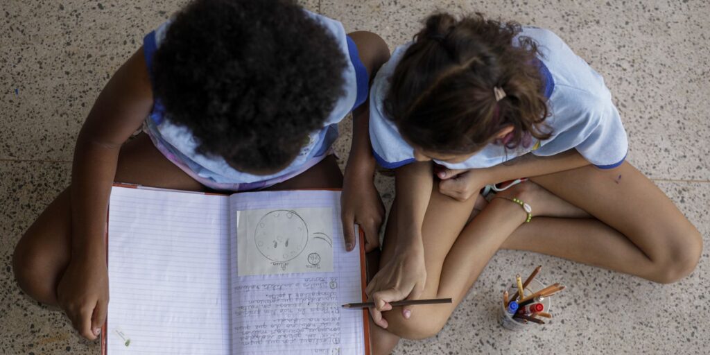 metade-dos-estudantes-nao-ve-debate-antirracista-na-escola,-diz-estudo