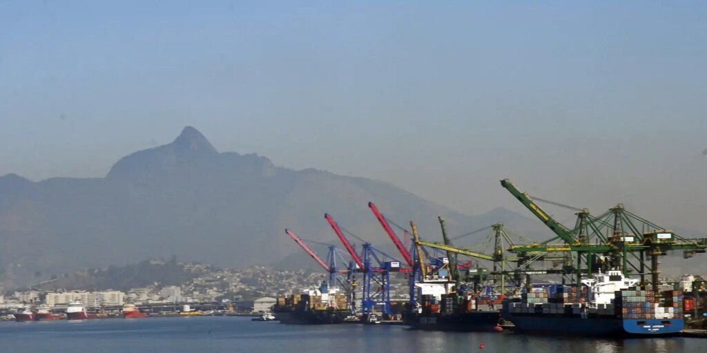 superavit-comercial-cresce-10,8%-em-maio-puxado-por-soja-e-cobre