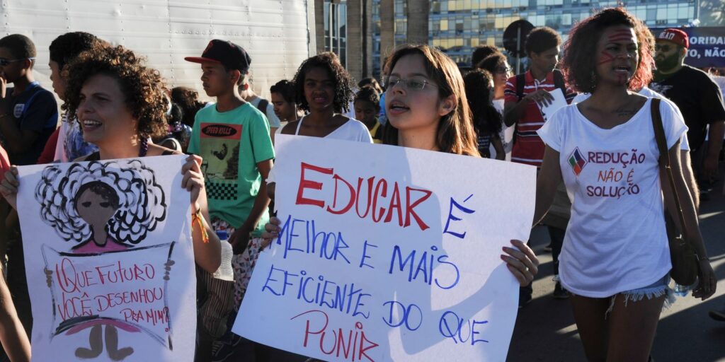 comissao-da-camara-aprova-reducao-da-maioridade-penal-para-16-anos
