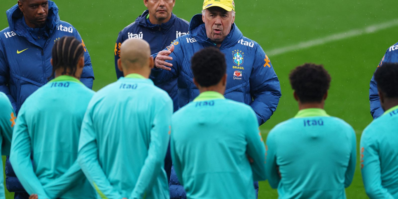prestes-a-estrear-na-copa,-ancelotti-nao-da-pistas-sobre-escalacao