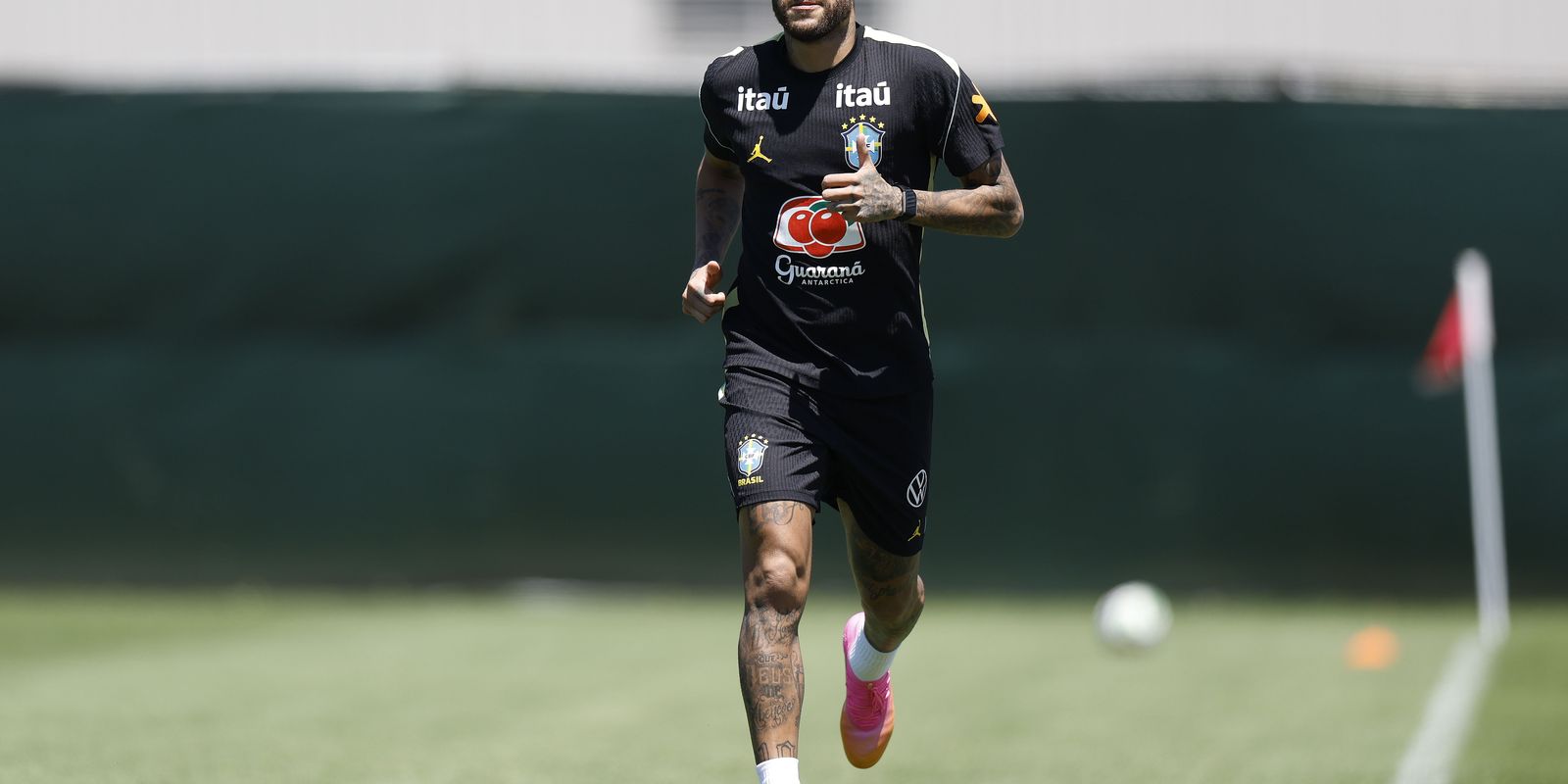 para-“otimizar”-recuperacao,-neymar-esta-fora-do-jogo-contra-o-haiti