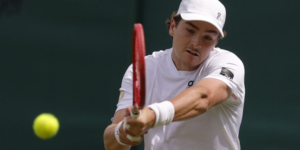 joao-fonseca-estreia-em-wimbledon-com-3-a-0-sobre-bautista-agut